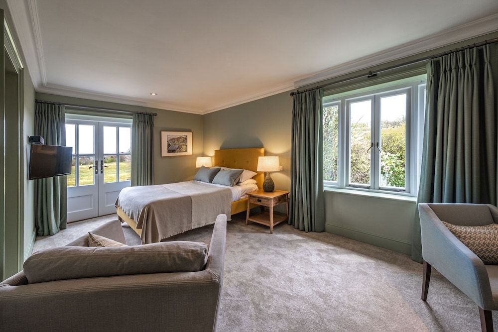 The Crown Stoke By Nayland Deluxe Room 3