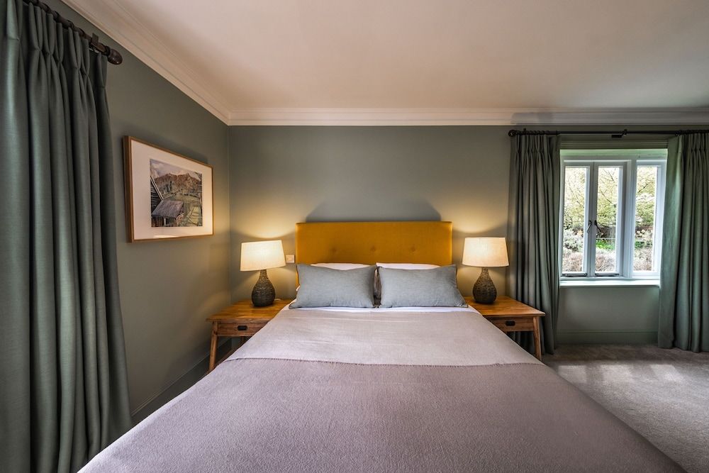 The Crown Stoke By Nayland Deluxe Room 2