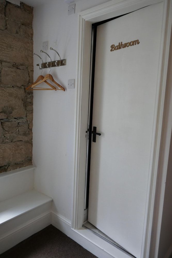 The Victoria Standard Double Room, Ensuite (Carlton) 5