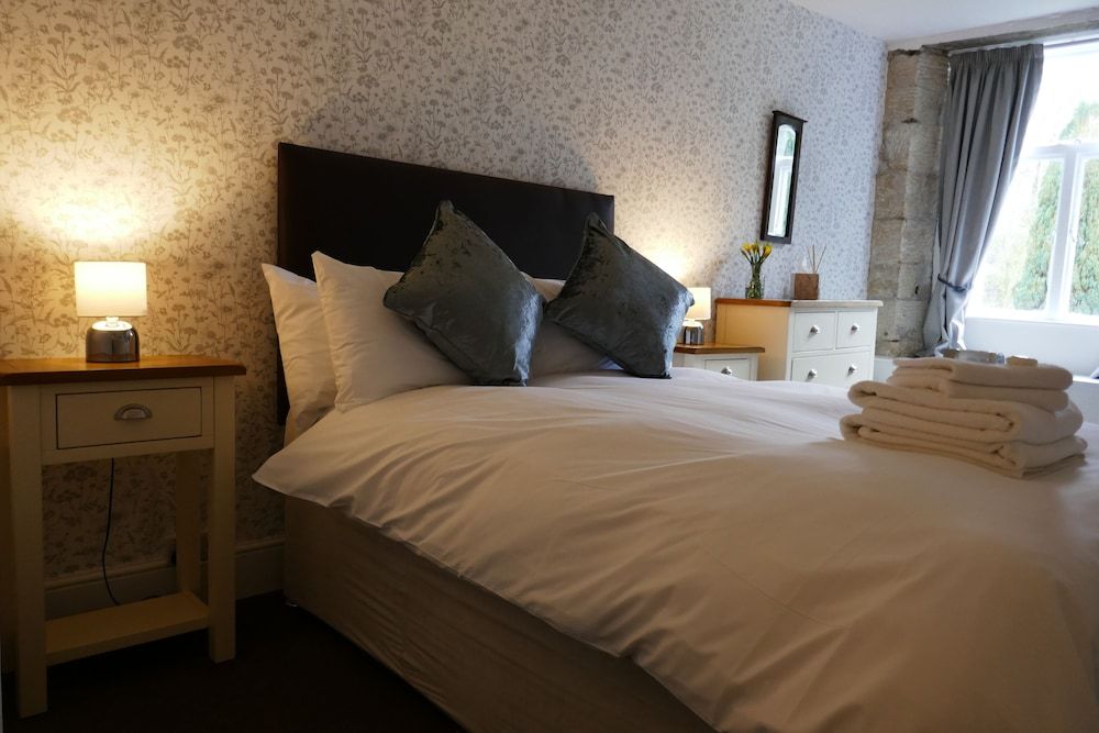 The Victoria Standard Double Room, Ensuite (Carlton) 3