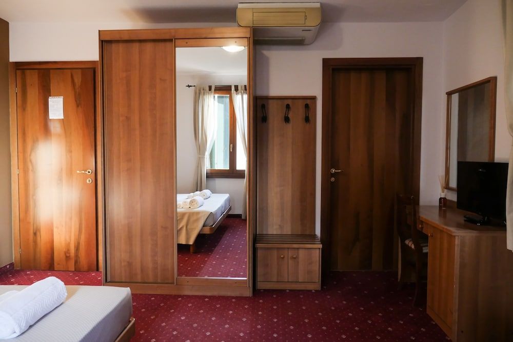 Villanova Hotel Classic Double or Twin Room 10