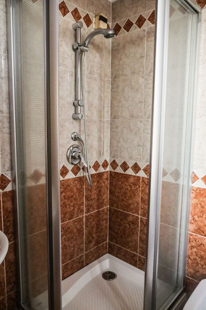 Villanova Hotel Classic Triple Room 9