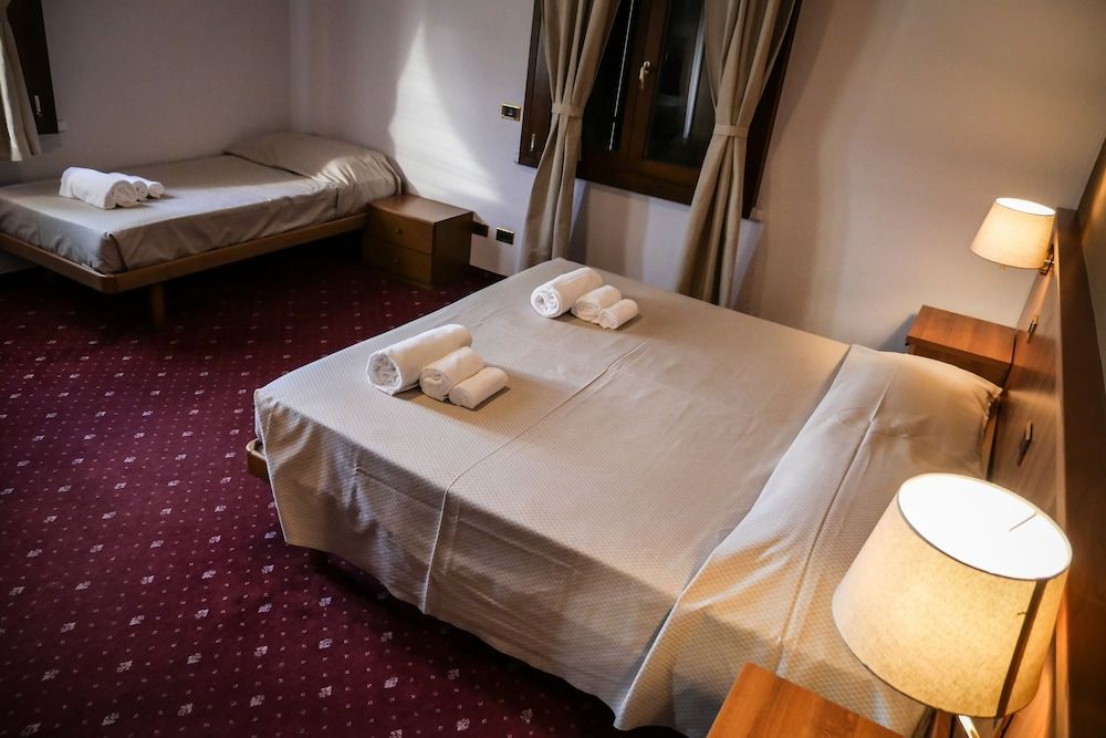 Villanova Hotel Classic Triple Room 4