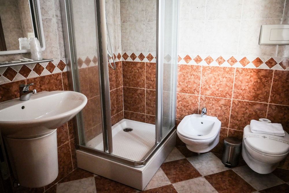 Villanova Hotel Classic Triple Room 6