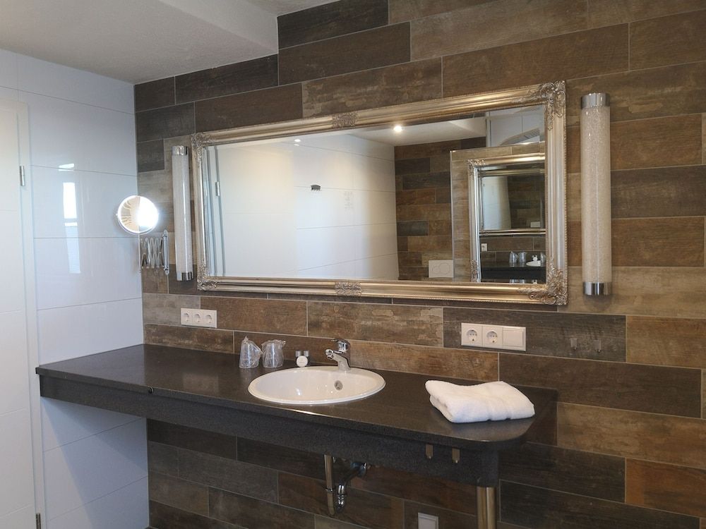 Hotel Schöne Aussicht Deluxe Double Room, Private Bathroom, Mountain View 5