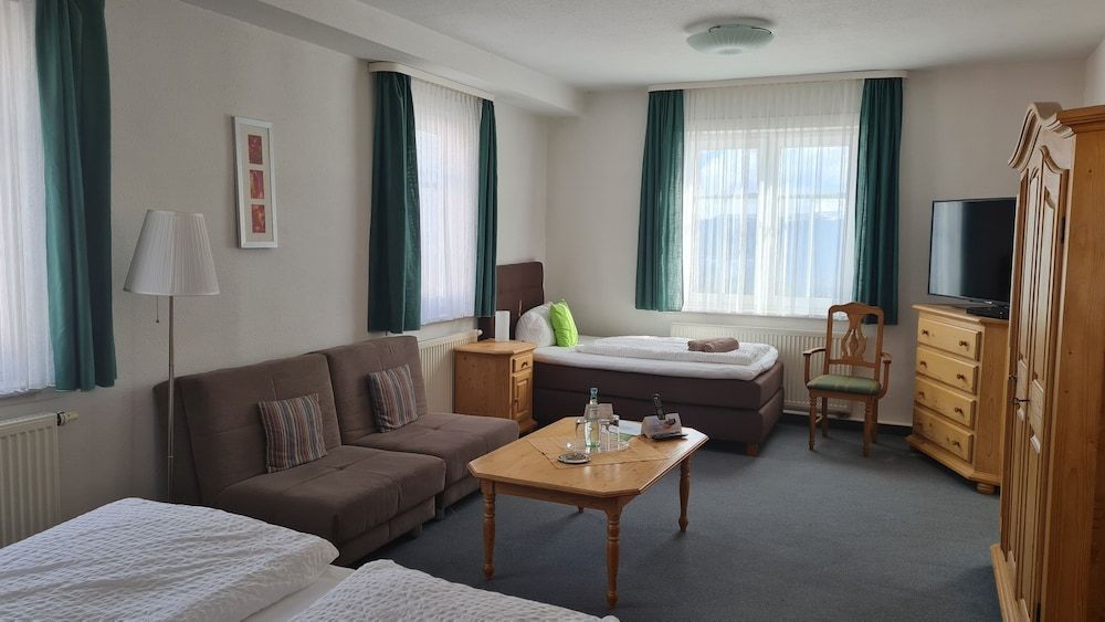 Hotel Schöne Aussicht Superior Triple Room, Private Bathroom, Mountain View 2