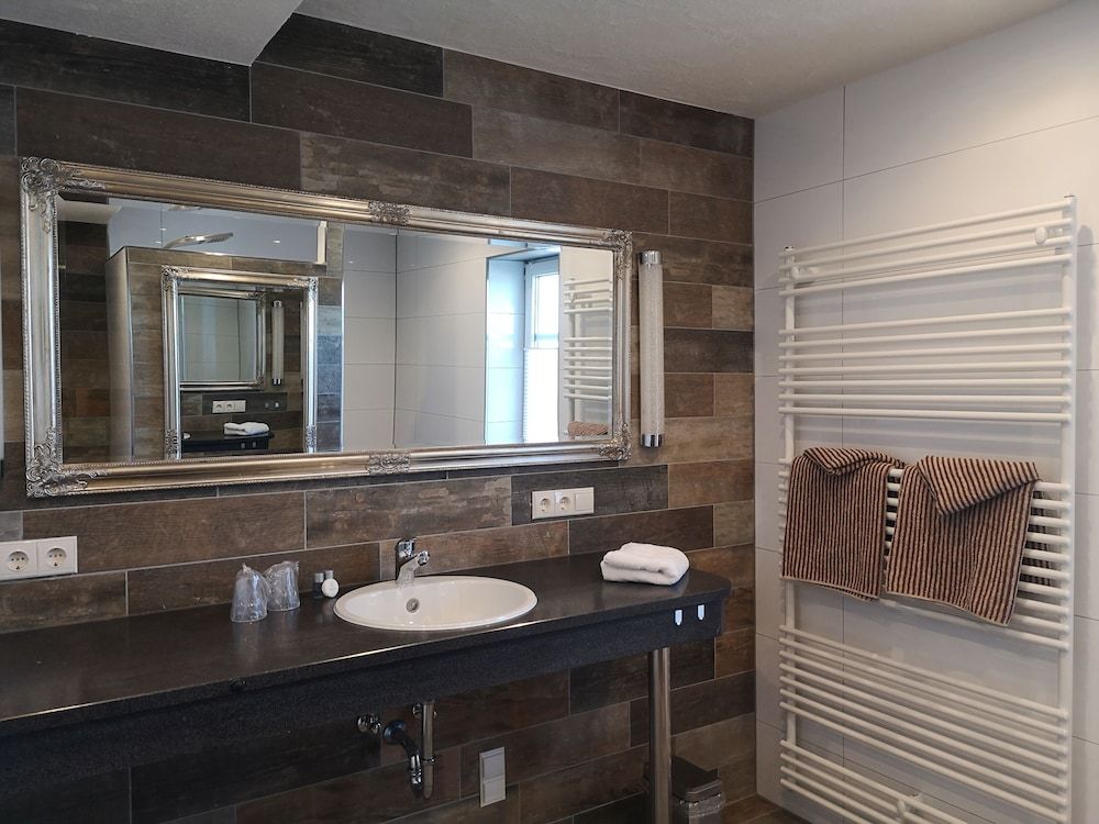 Hotel Schöne Aussicht Deluxe Double Room, Private Bathroom, Mountain View 7