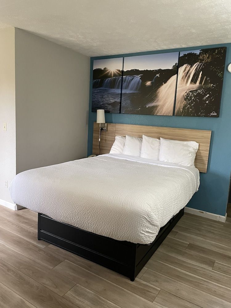 Basic Room, 1 Queen Bed, Non Smoking