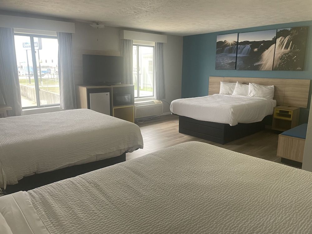Basic Suite, Multiple Beds, Non Smoking