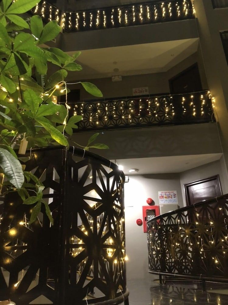 undefined Victorian Hotel 3