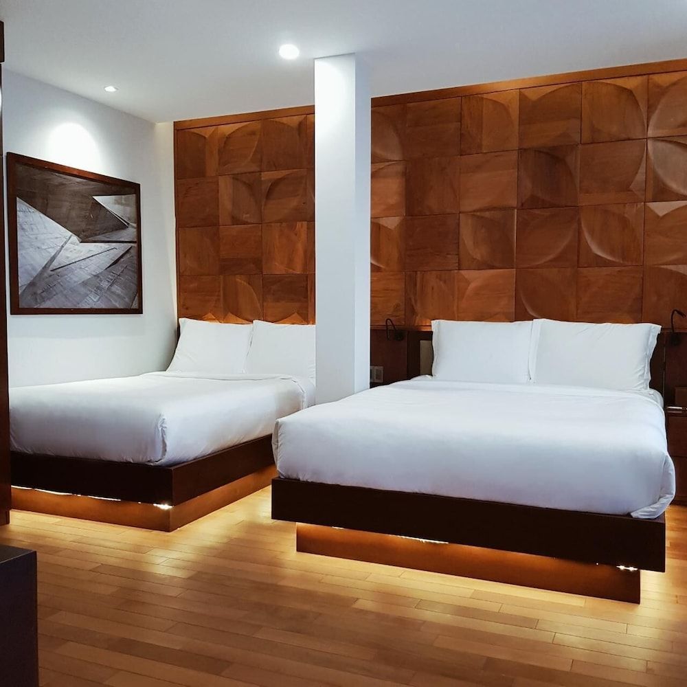 Victorian Hotel Family Quadruple Room 6