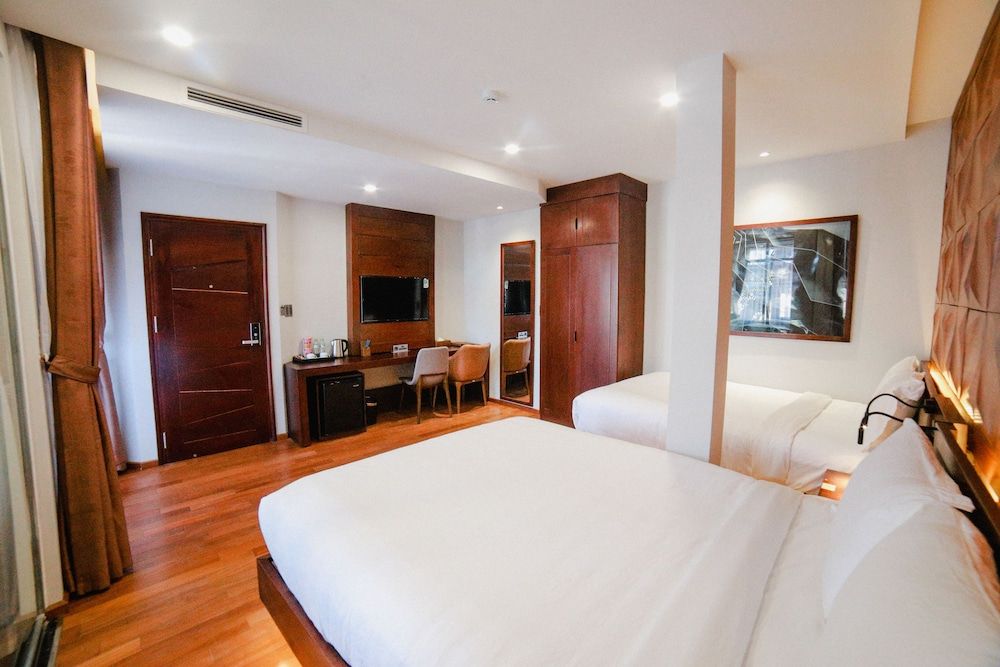 Victorian Hotel Family Quadruple Room 2