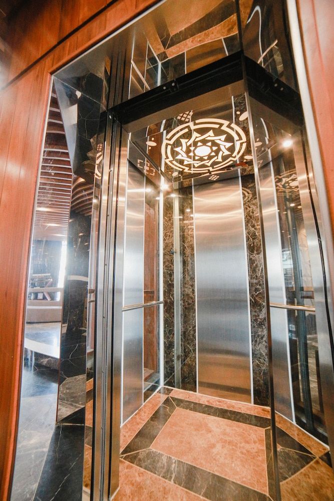 undefined Victorian Hotel 6