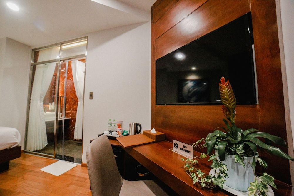 Victorian Hotel Superior Triple Room 7