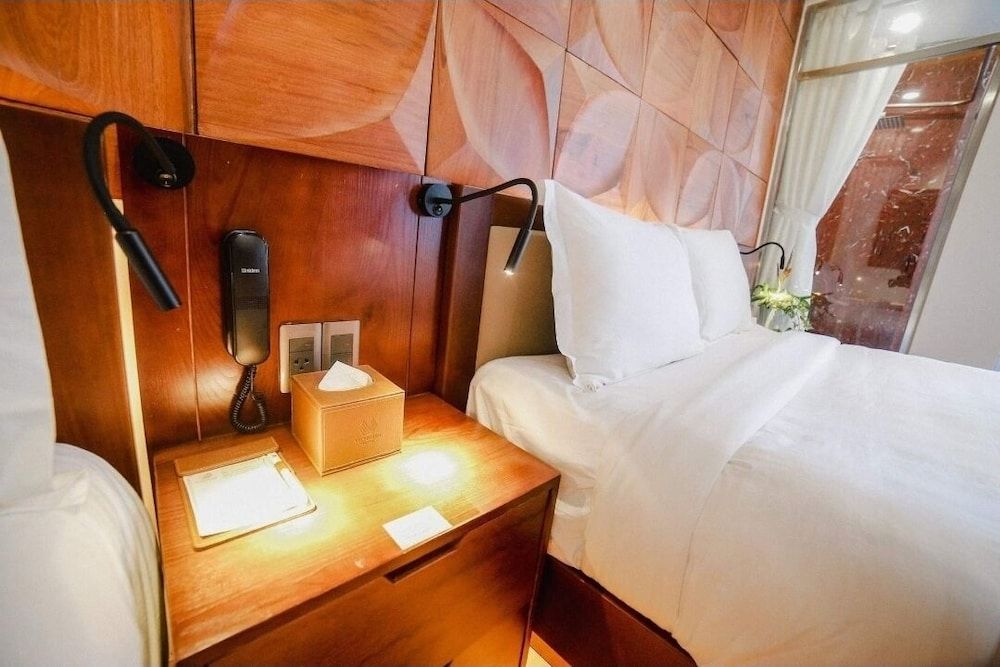 Victorian Hotel Family Quadruple Room 7