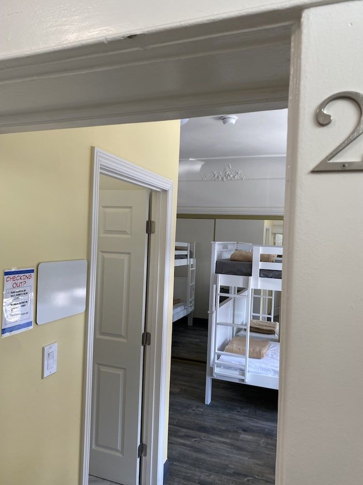 undefined The Wilshire Metro 6