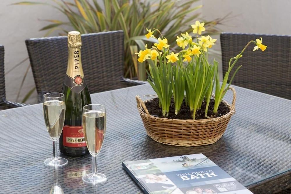 undefined Dream Stays Bath - Trim Street Townhouse with Hot tub 5