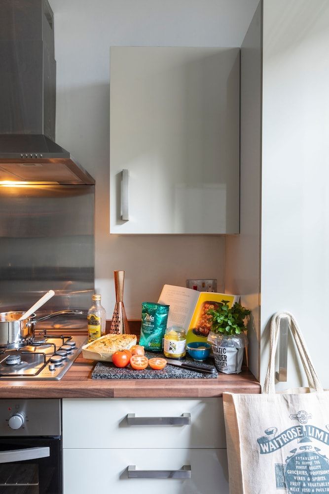 undefined Dream Stays Bath - Trim Street Townhouse with Hot tub 4