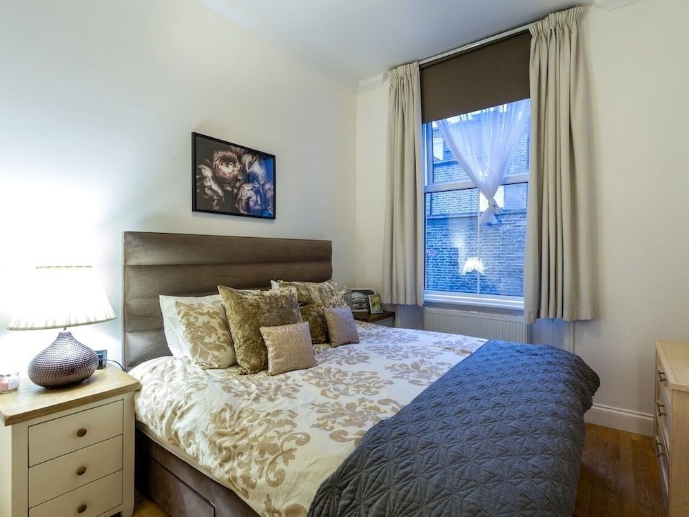 Spacious Centrally Located One Bed Apartment, Private Bathroom 4