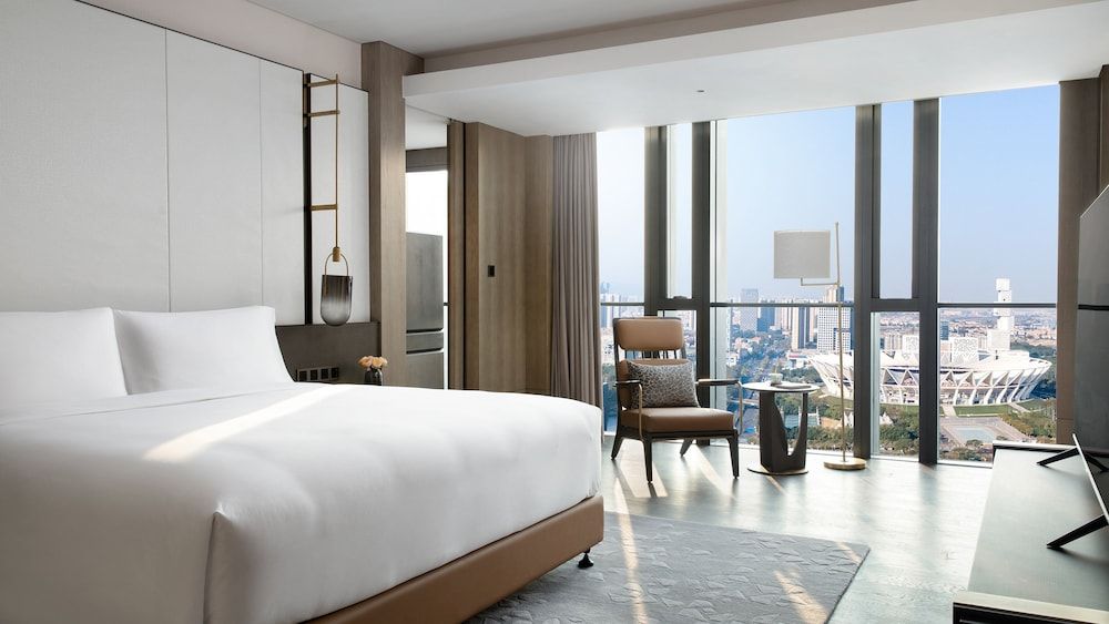 Suite, 1 Bedroom (Dining and Meeting Area)