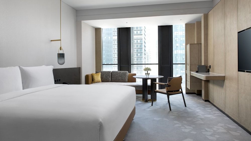 Classic Room, 1 King Bed, Club Lounge Access