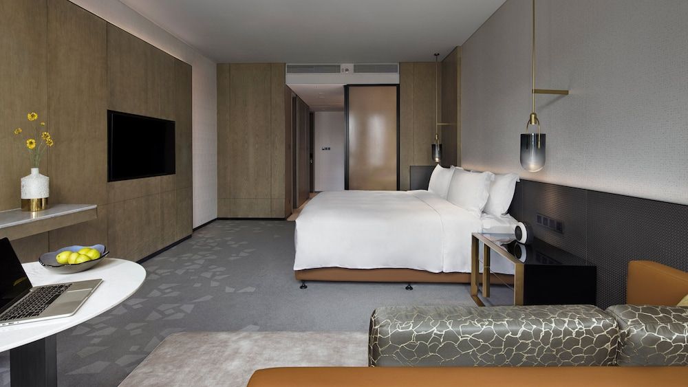 Classic Room, 1 King Bed (Century Lotus View)