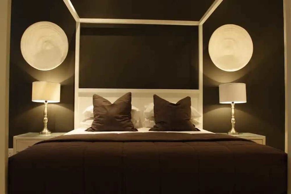 Honeymoon Room (suite)