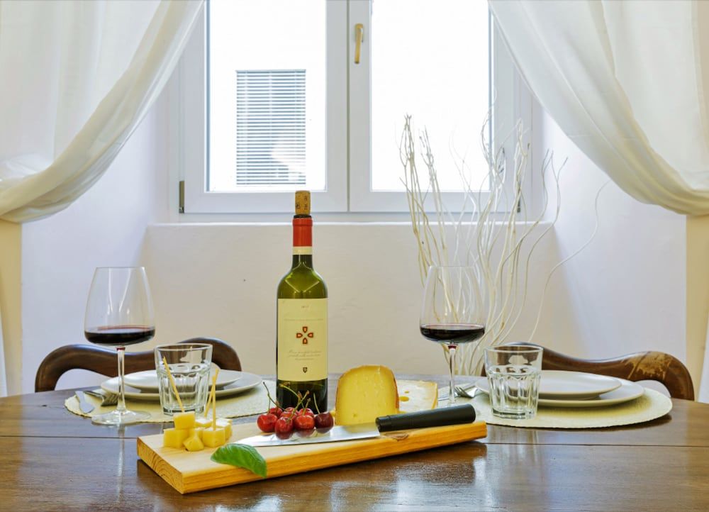 undefined Historic Apt - Wifi - Ac - Top Location - Walk Everywhere 6