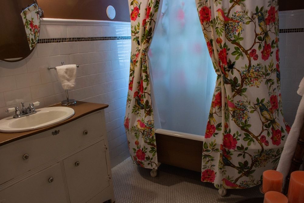 Peacock Place Meadow Room 2