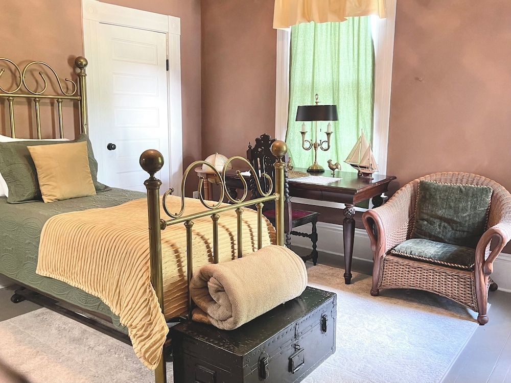 Peacock Place Meadow Room 3