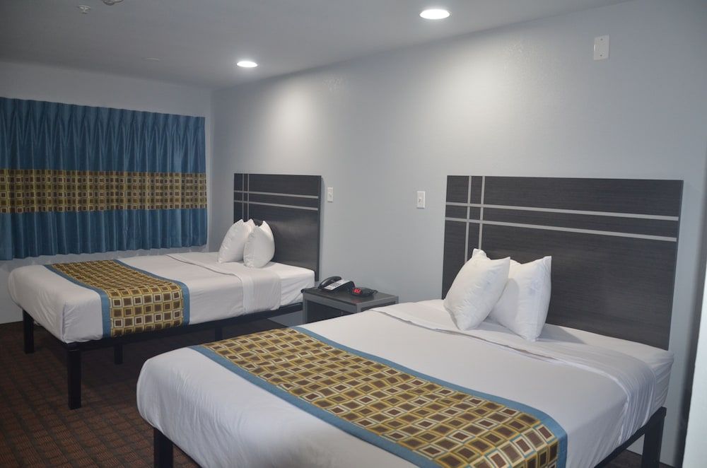 Traveler's Inn Double Room 2