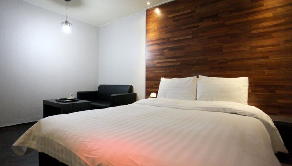 undefined Gugi Motel 7