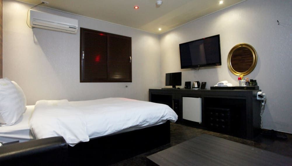 undefined Gugi Motel 8