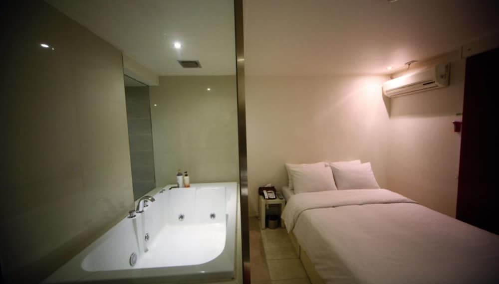 undefined Gugi Motel