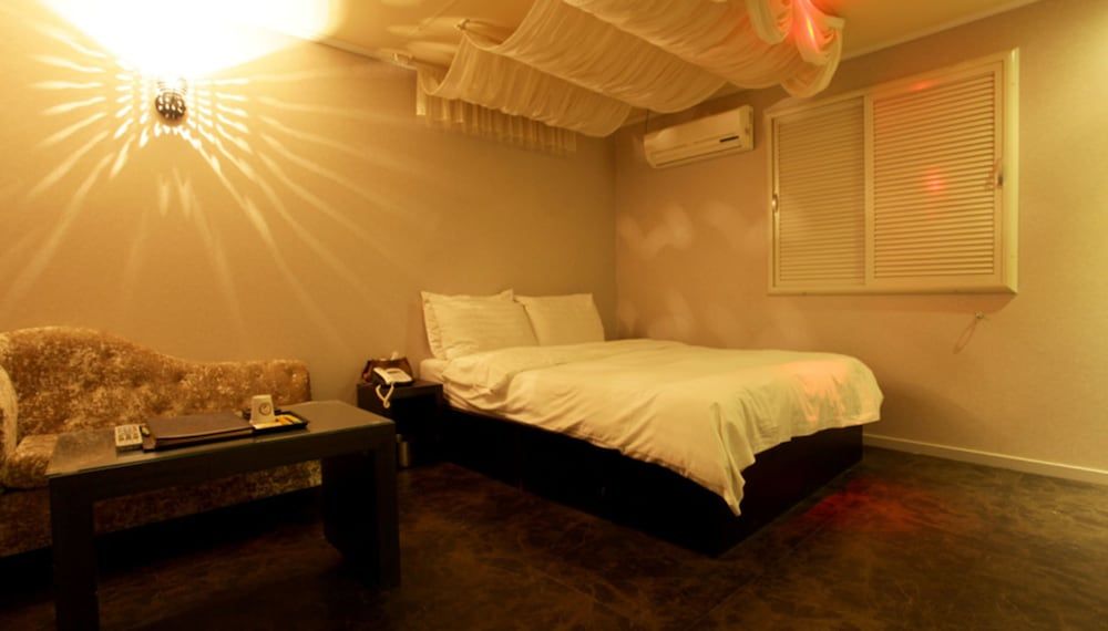 undefined Gugi Motel 9