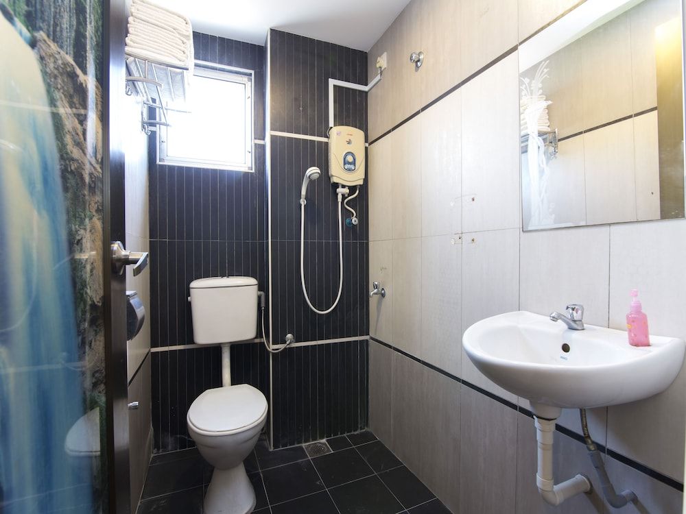 Valley View Hotel Family Double Room, Multiple Beds 3