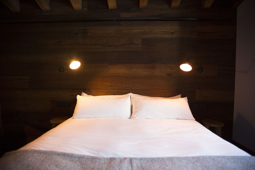 Room (2)