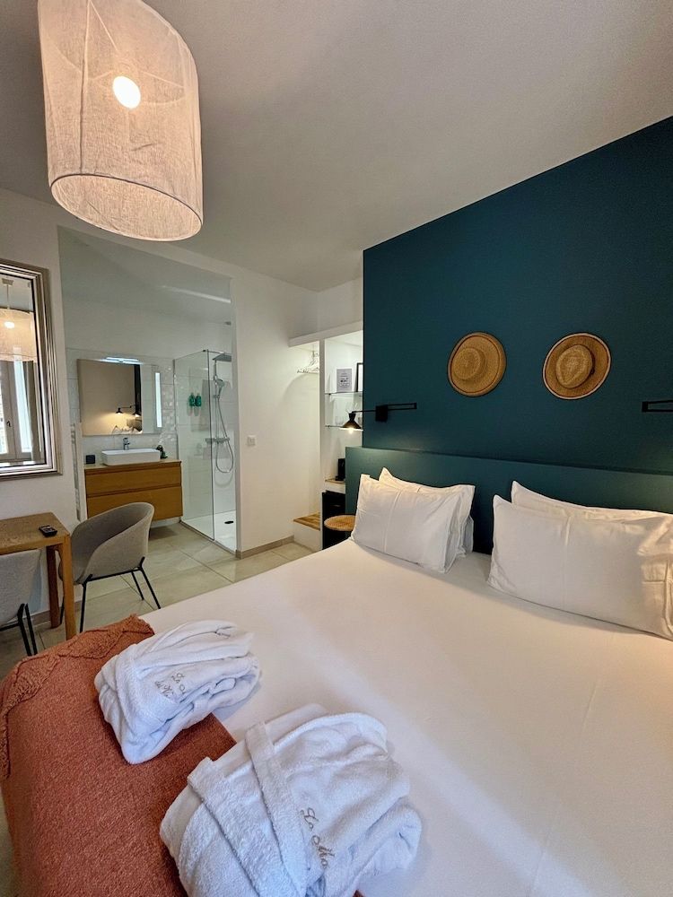Luxury Suite, 1 Queen Bed, Jetted Tub (LE PONT)