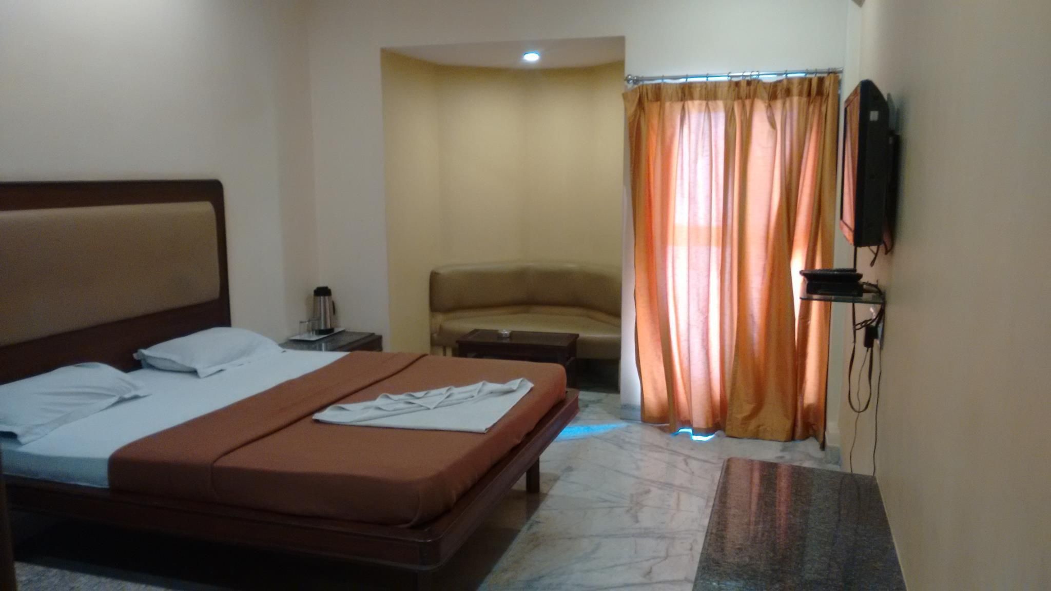 Deluxe Non- Air Conditioning Room