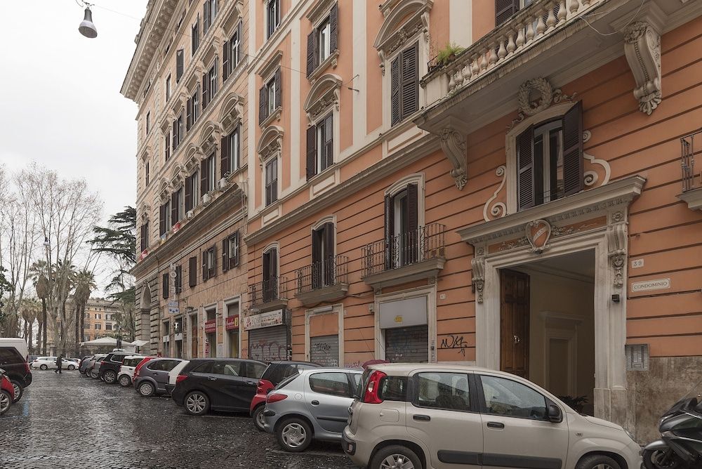 undefined Vittorio Emmanuele & Colosseo Studio 3