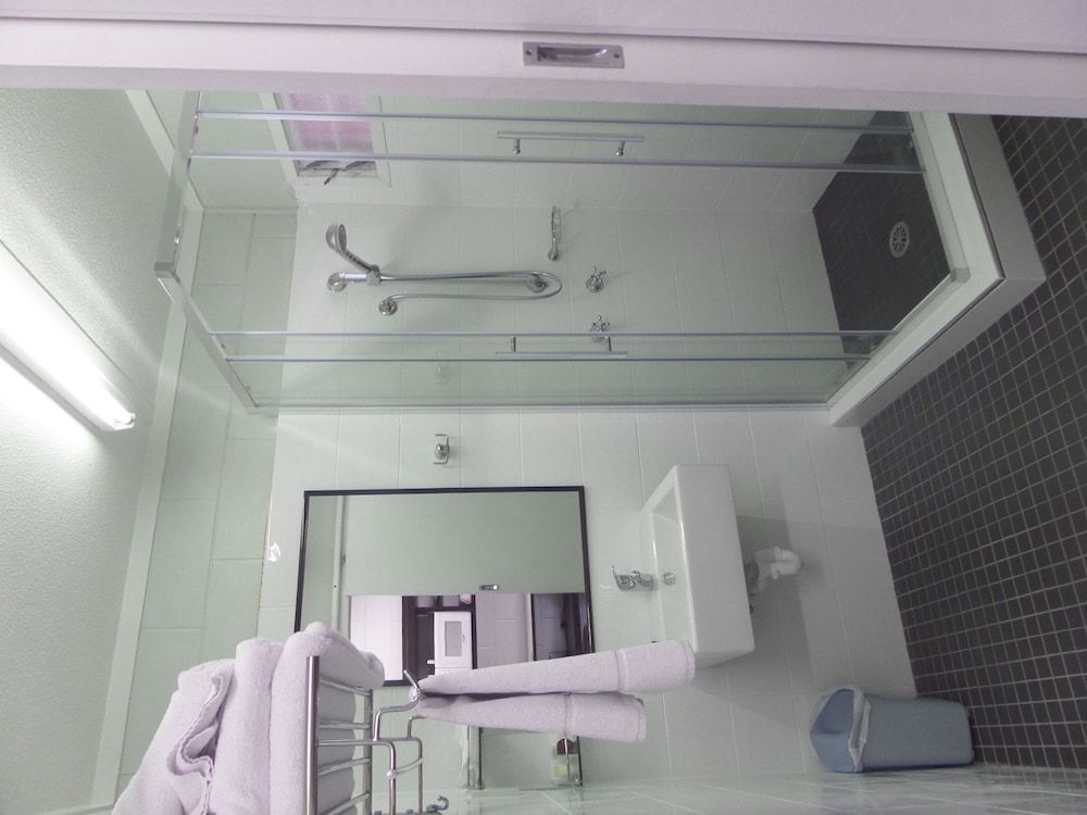 Motel Oasis Standard Suite, 1 Bedroom, Non Smoking, Kitchenette (Large Room) 3