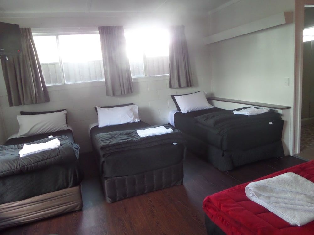Motel Oasis Family Suite, 1 Bedroom, Non Smoking, Kitchenette 2