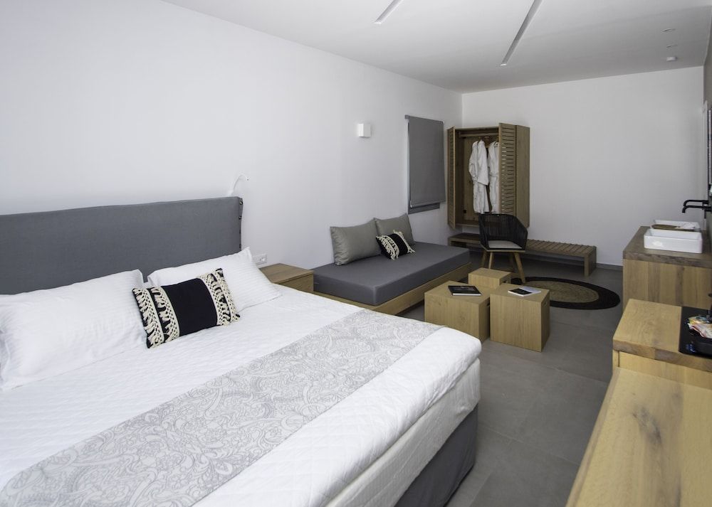 Family Studio Suite, Jetted Tub, Sea View (202)