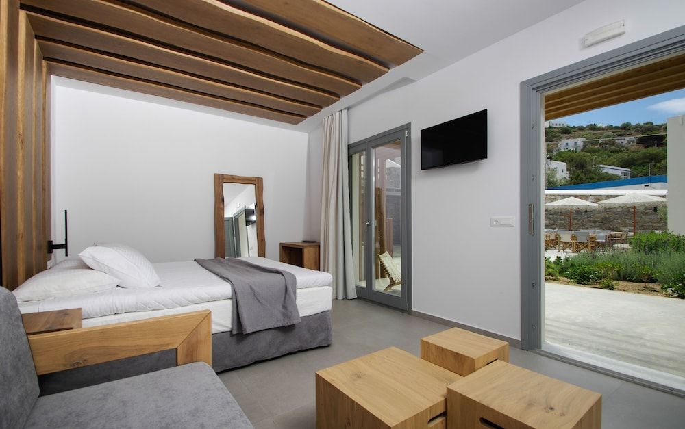 Executive Studio Suite, 1 King Bed, Garden View