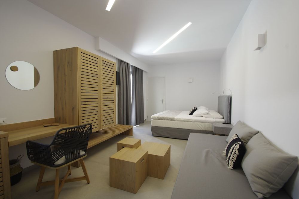 Family Studio Suite, Jetted Tub, Sea View (201)
