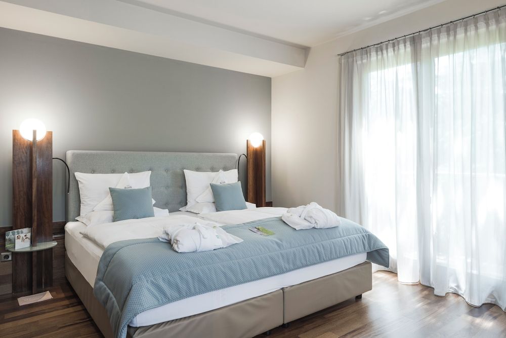 Suite, Balcony