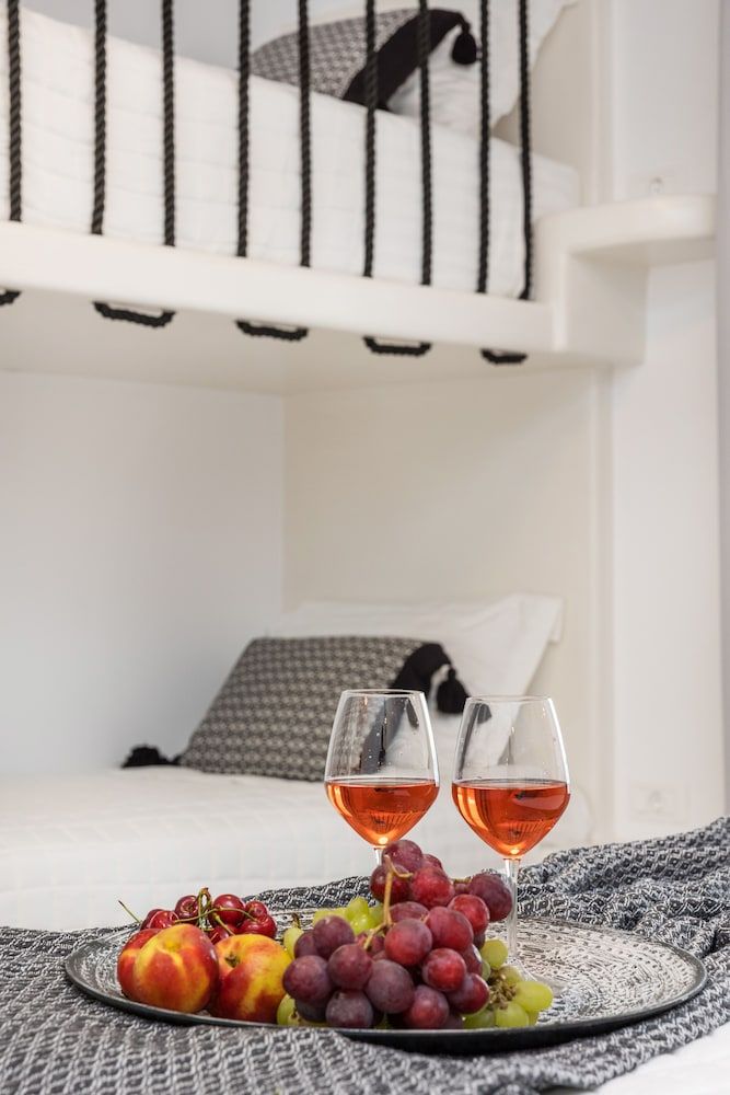 Alenor City Hotel Grand Quadruple Room 6