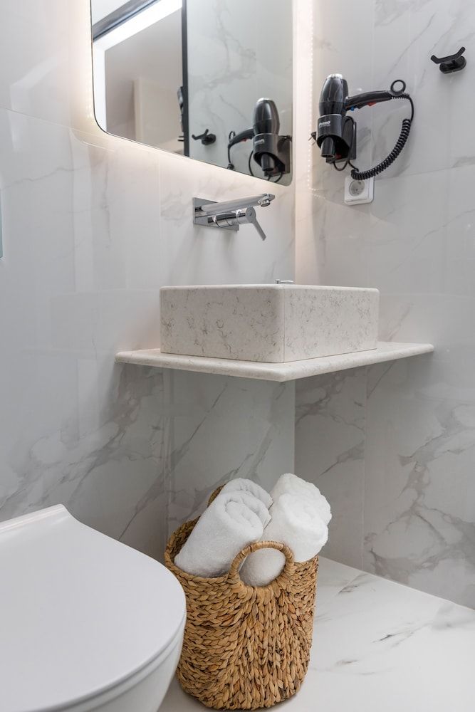 Alenor City Hotel Grand Quadruple Room 17