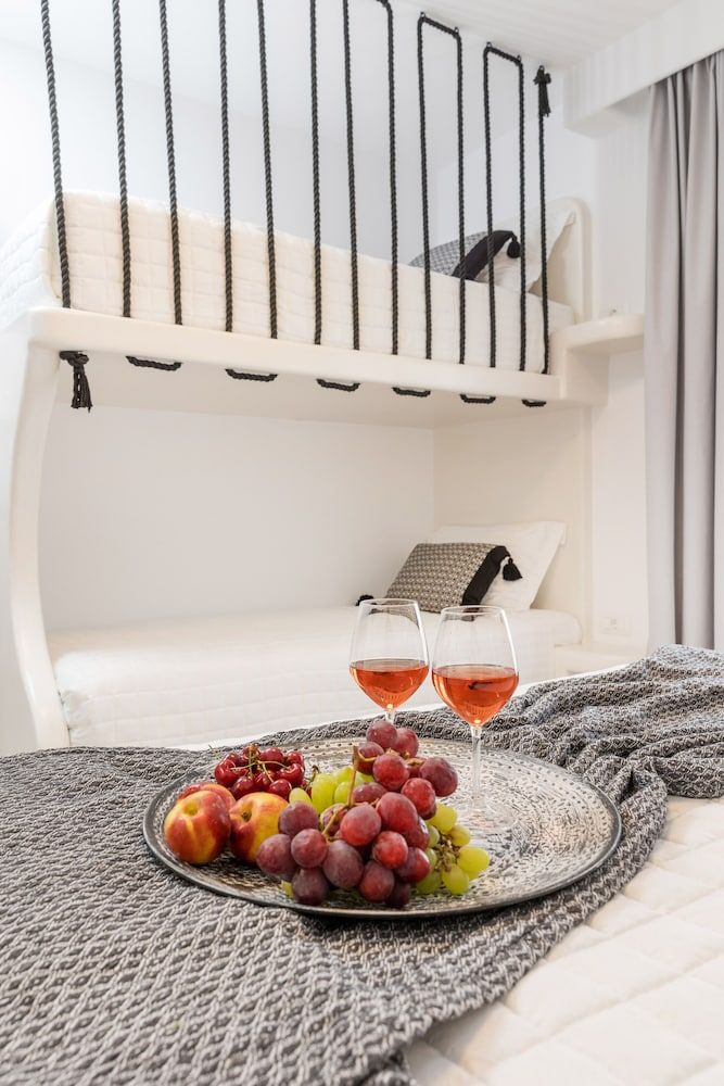 Alenor City Hotel Grand Quadruple Room 11