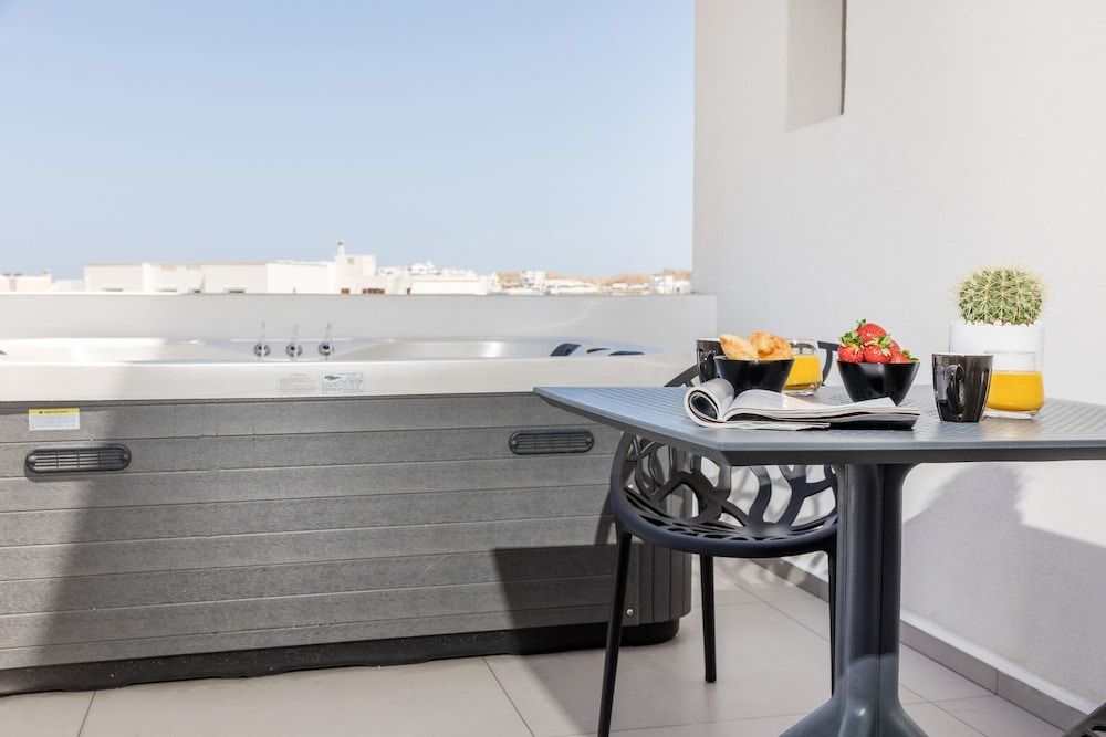 Alenor City Hotel Premier Triple Room 14